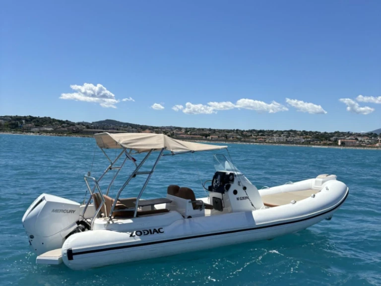 Zodiac Medline 6.8 de alquiler a Antibes