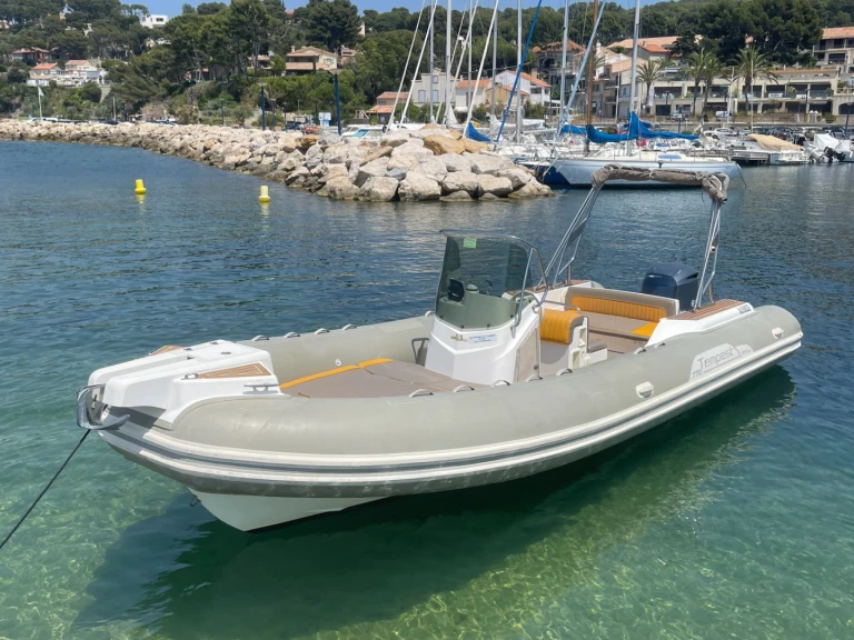 Alquiler de embarcaciones Capelli Tempest 770 enLa Madrague en Samboat