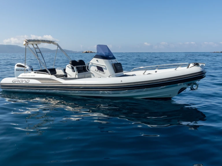 Alquiler Neumática en Porto Pollo - Grand Boats GRAND 750 GOLDEN LINE