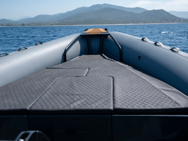 Alquiler de barcos Porto Pollo barato de Activ 605 Sundeck