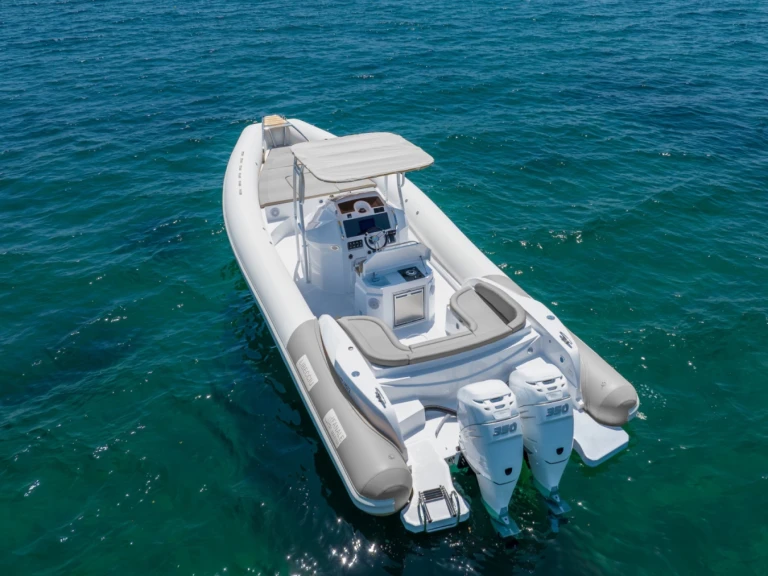 Alquiler de embarcaciones U FANALE LIBECCIU 1000 enBandol en Samboat