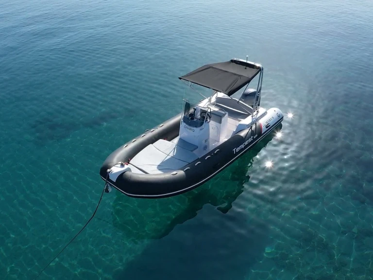 Alquiler de barcos Latchi barato de Tempest 625 Easy