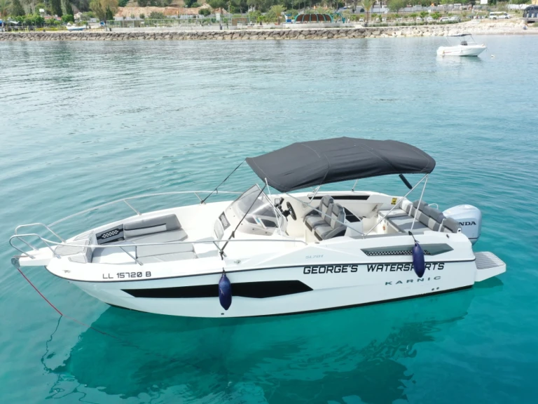Alquiler Latchi - Karnic KARNIC 701 SL en SamBoat
