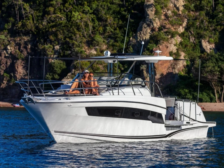 Alquiler de embarcaciones Jeanneau Cap Camarat 10.5 WA série 2 enAjaccio en Samboat
