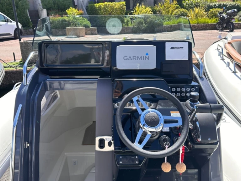 Alquiler de embarcaciones Zodiac Medline 9 enCogolin en Samboat