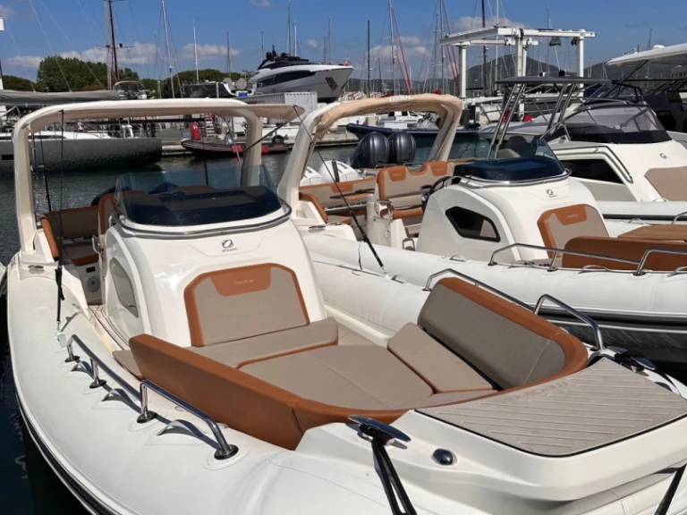 Alquiler de Neumática, con o sin patrón Zodiac Cogolin