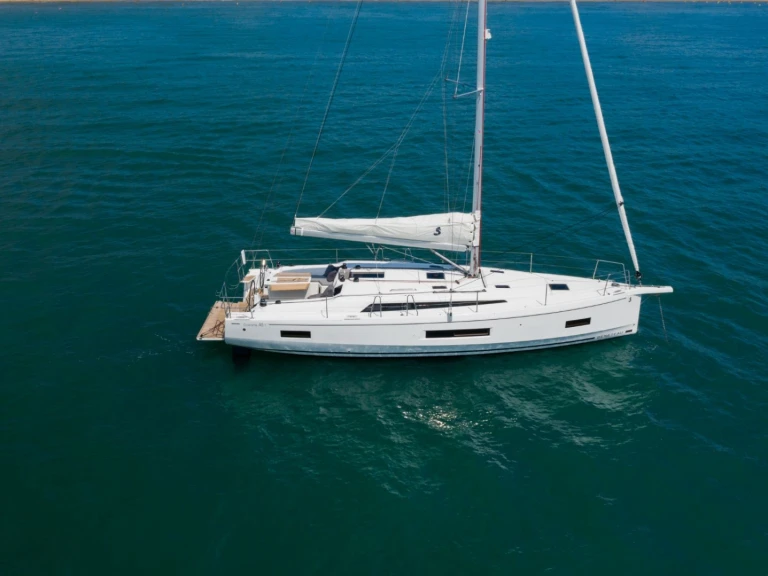 Alquiler de embarcaciones Bénéteau Oceanis 40.1 enAjaccio en Samboat