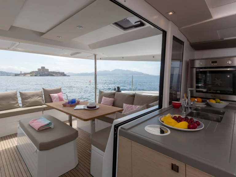 Alquiler Catamarán Fountaine Pajot con o sin  título de navegación