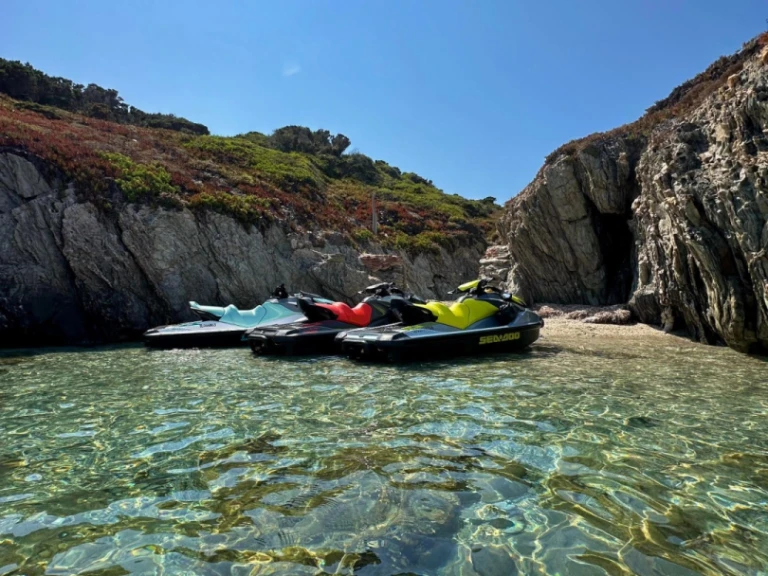 Alquiler de barcos Hyères barato de JET SKI SEADOO