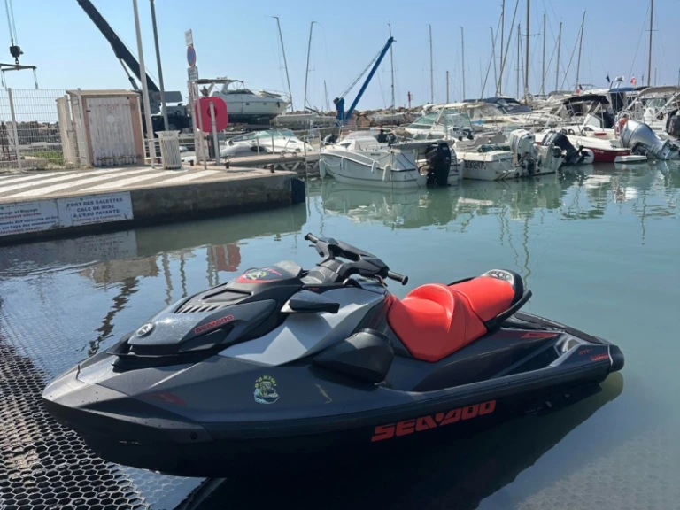 Alquiler Moto de agua Sea-Doo con o sin  título de navegación