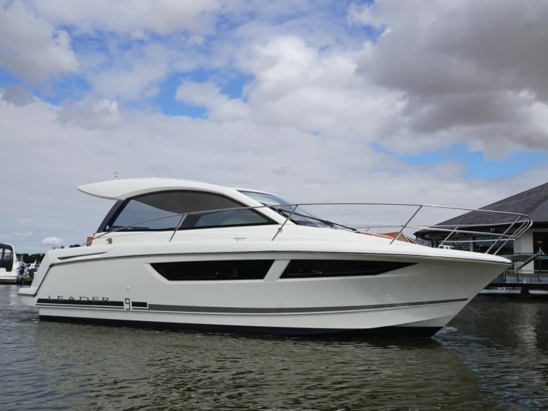 Alquiler de barcos Saint-Raphaël barato de Leader 9