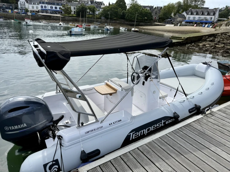 Alquiler de embarcaciones Capelli Tempest 630 enCombrit en Samboat