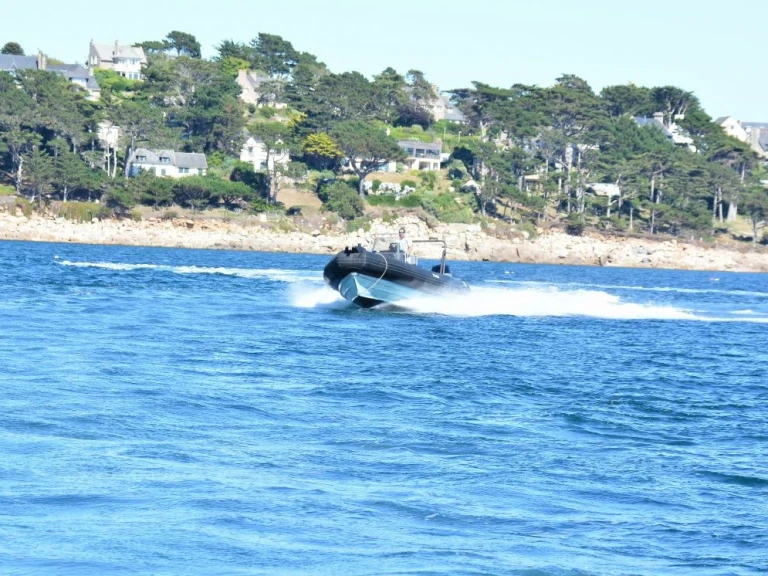 Alquiler Neumática Zodiac con o sin  título de navegación