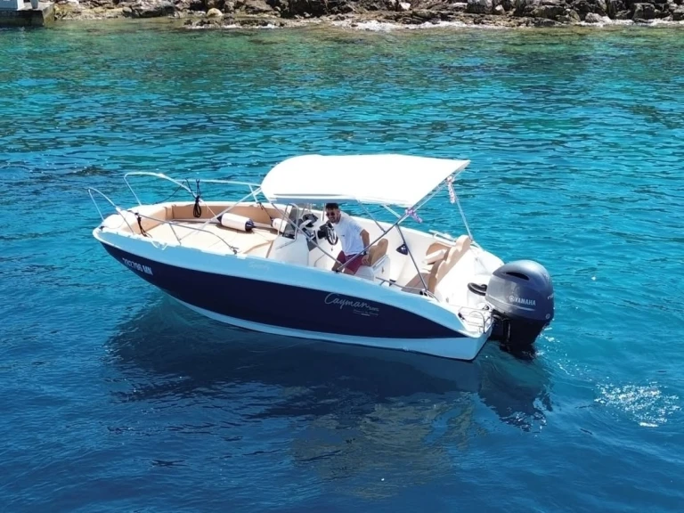 Alquiler Lancha en Milna - Cayman Deluxe