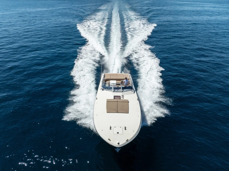 Alquiler Lancha Itama con o sin  título de navegación