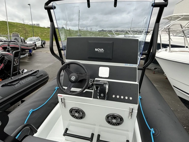 Alquiler de Zodiac Pro 7 en Brest