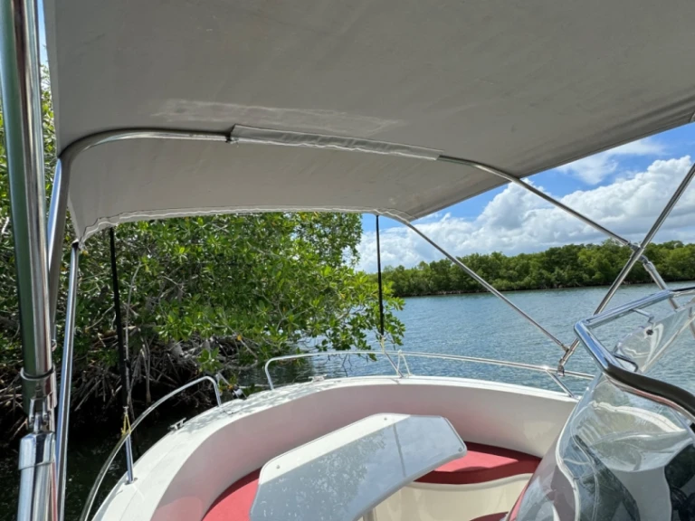 Pacific Craft 545 open de alquiler a Sainte-Rose