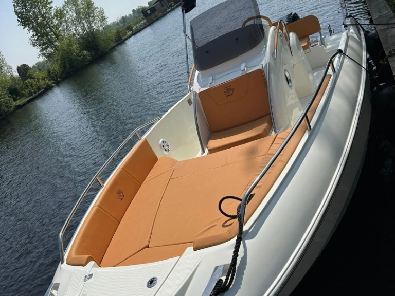 Alquiler de embarcaciones prua jaguar 7 enPuerto viejo de Marsella en Samboat