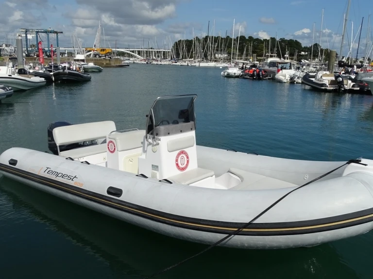 Alquiler de barcos La Trinité-sur-Mer barato de Tempest 625 Easy
