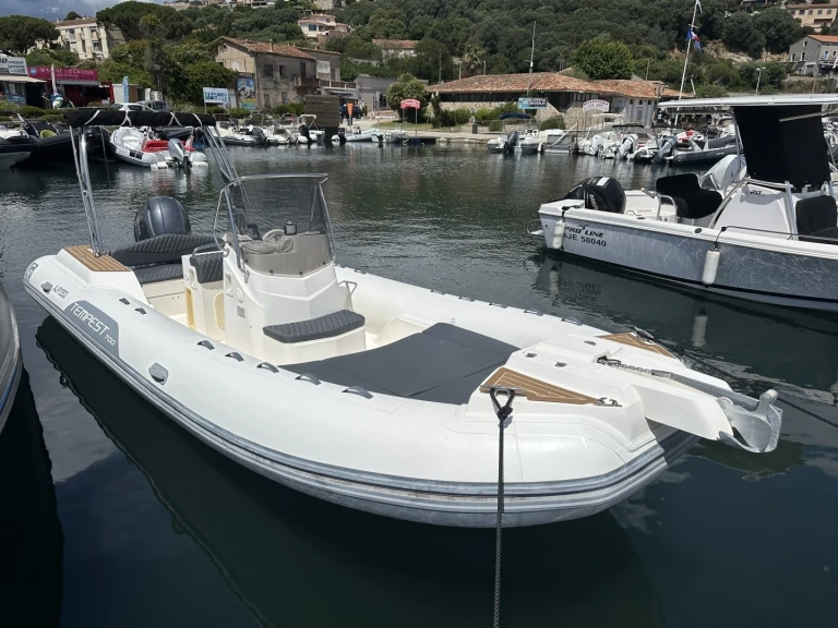 Alquiler de embarcaciones Capelli Capelli 700 enPorto-Vecchio en Samboat