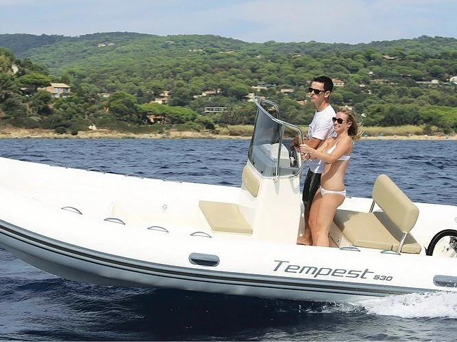 Alquiler de Capelli Tempest 530 en Porto-Vecchio