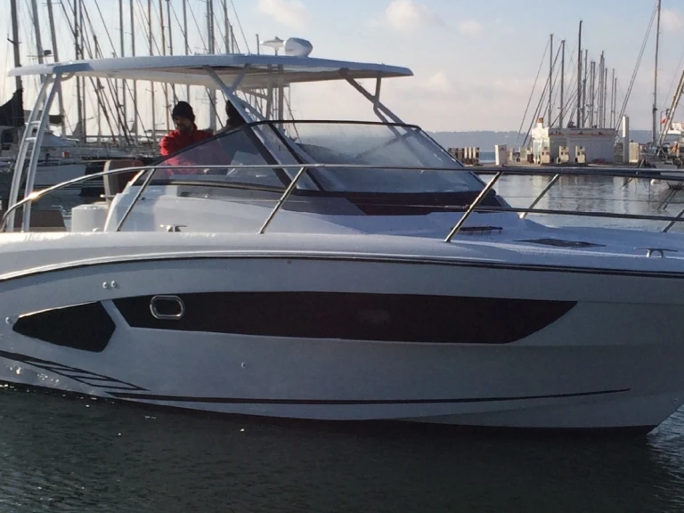 Alquiler de Jeanneau Cap Camarat 10.5 WA en Cogolin