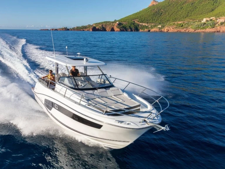 Alquiler de embarcaciones Jeanneau Cap Camarat 10.5 WA enCogolin en Samboat