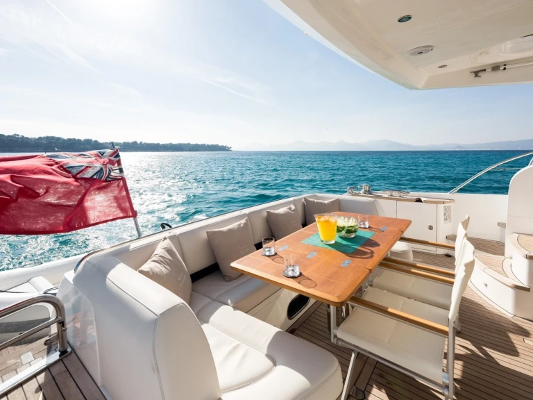 Alquiler de barcos Beaulieu-sur-Mer barato de Princess 64