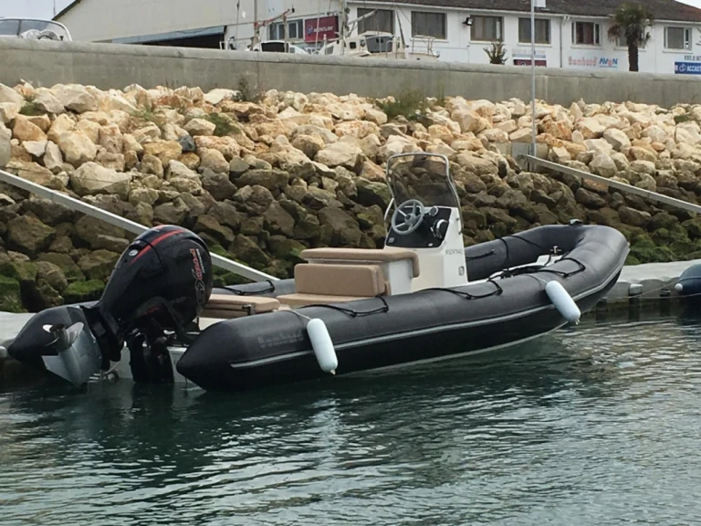 Alquiler de embarcaciones Bombard BOMBARD 700 enBoyard-Ville en Samboat