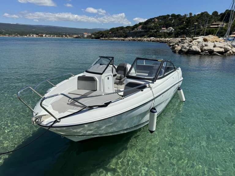 Alquiler de embarcaciones Jeanneau Cap Camarat 6.5 BR enLa Madrague en Samboat