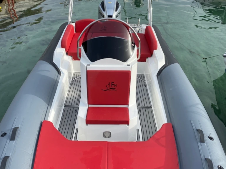 Alquiler de embarcaciones Fanale marine  FANALE 700 FALCHETTU enPorto Pollo en Samboat