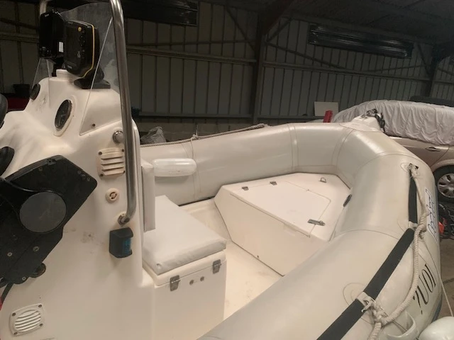 Alquiler Neumática Zodiac con o sin  título de navegación