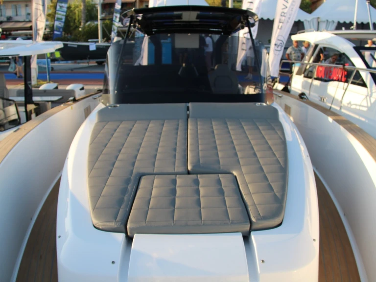 Alquiler Lancha Pardo Yachts con o sin  título de navegación