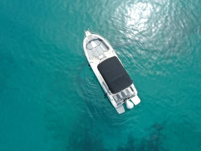 Alquiler de barcos Latchi barato de KARNIC 701 SL