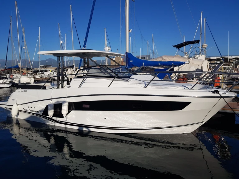 Alquiler de Jeanneau Cap Camarat 10.5 WA série 2 en Ajaccio