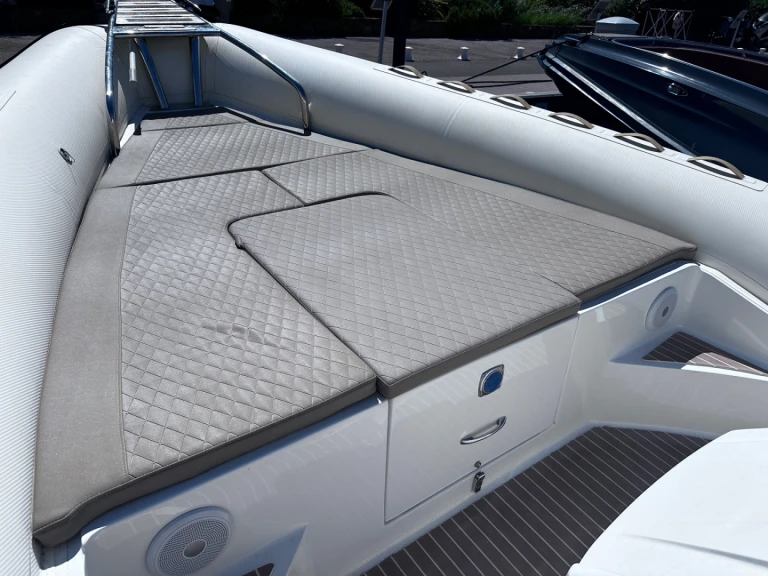 Alquiler de embarcaciones FANALE 1000 enCogolin en Samboat