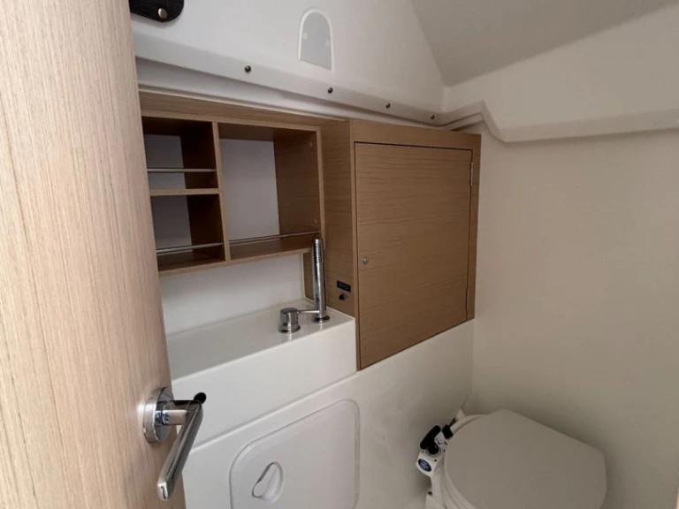 Alquiler de embarcaciones Bénéteau Oceanis 30.1 enAjaccio en Samboat