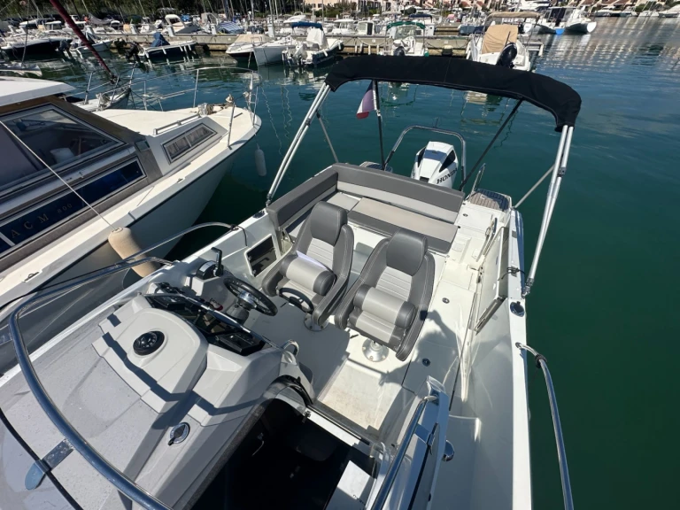 Alquiler Cogolin - Jeanneau Cap Camarat 7.5 WA Serie 2 en SamBoat