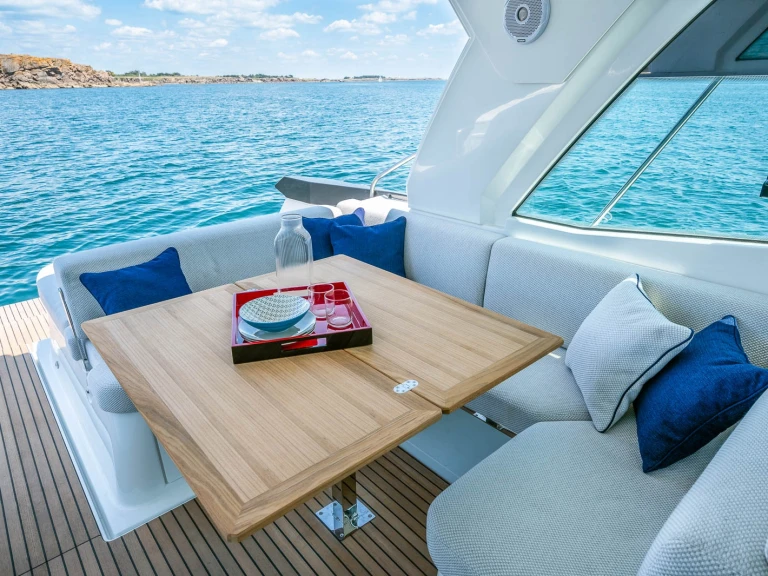 Alquiler de embarcaciones Bénéteau Gran Turismo 36 enCogolin en Samboat