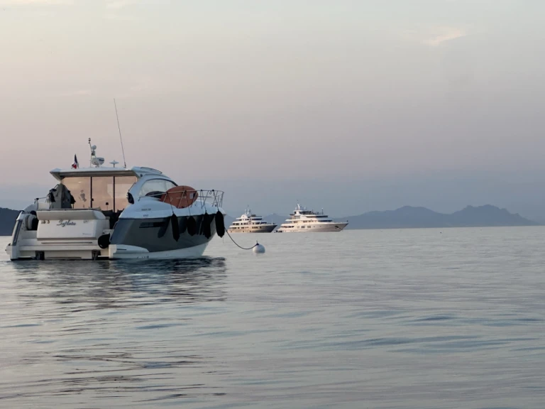 Alquiler Yate de lujo Absolute Yachts con o sin  título de navegación