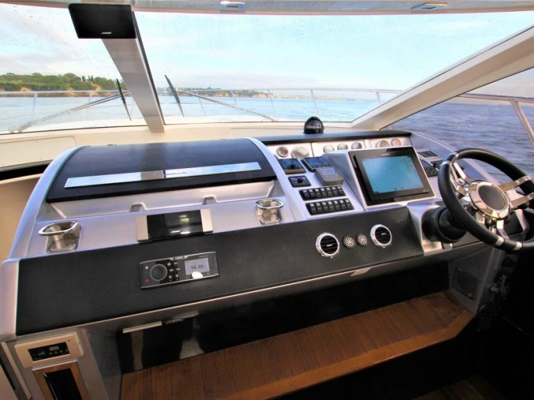 Yate de lujo para alquilar Saint-Raphaël al mejor precio