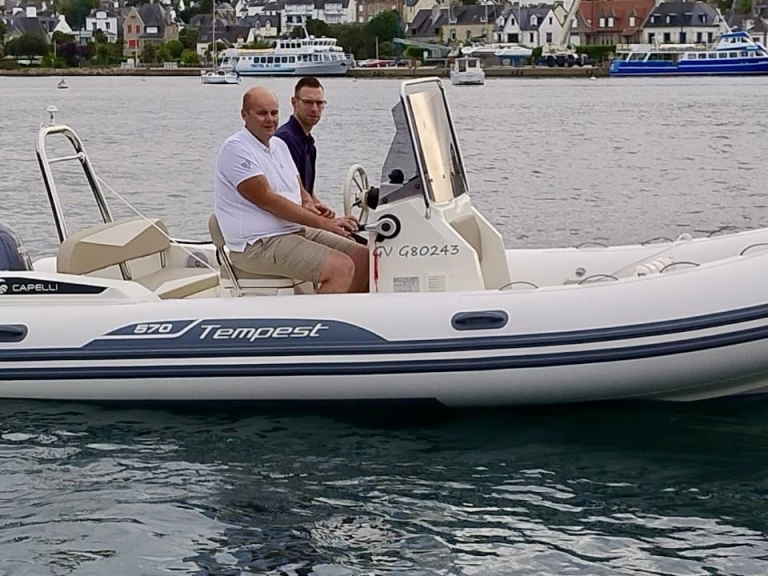 Alquiler de embarcaciones Capelli Tempest 570 enCombrit en Samboat