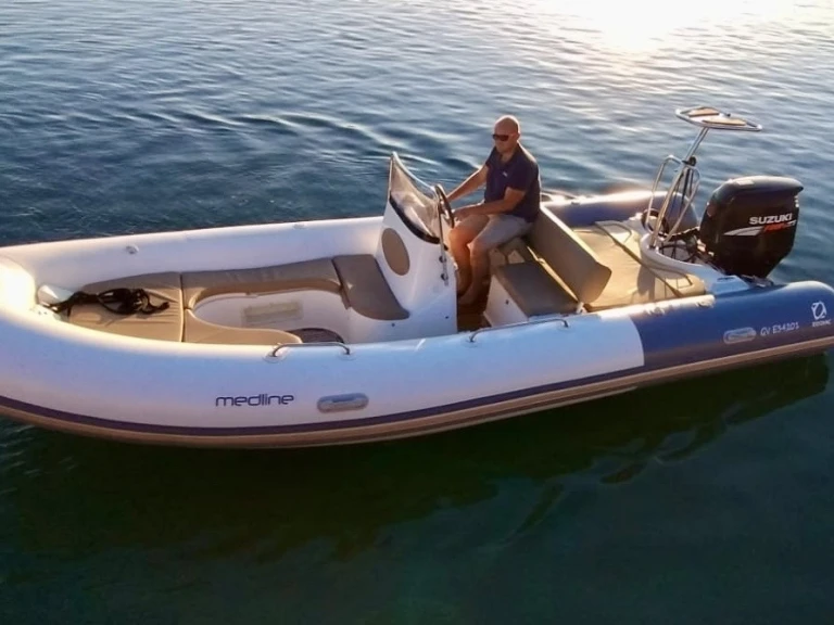 Alquiler de barcos Combrit barato de Medline 650