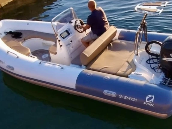 Alquiler Neumática en Combrit - Zodiac Medline 650