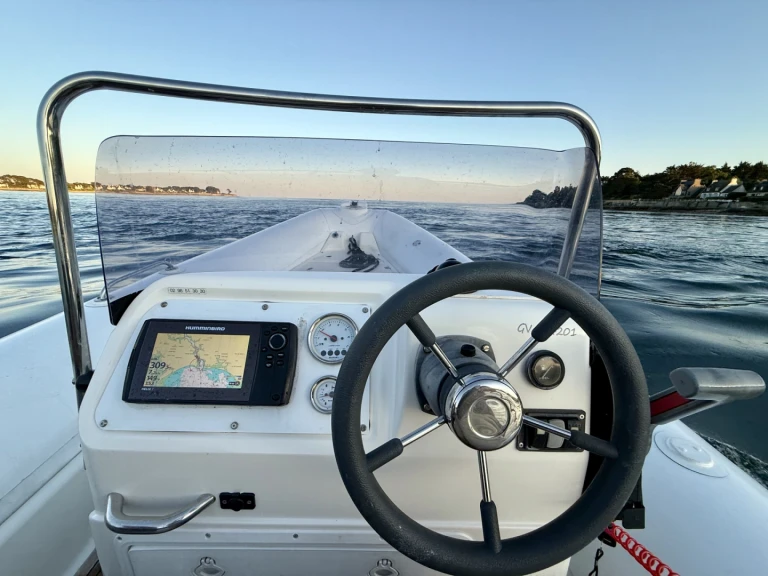 Alquiler de embarcaciones Zodiac Medline 650 enCombrit en Samboat
