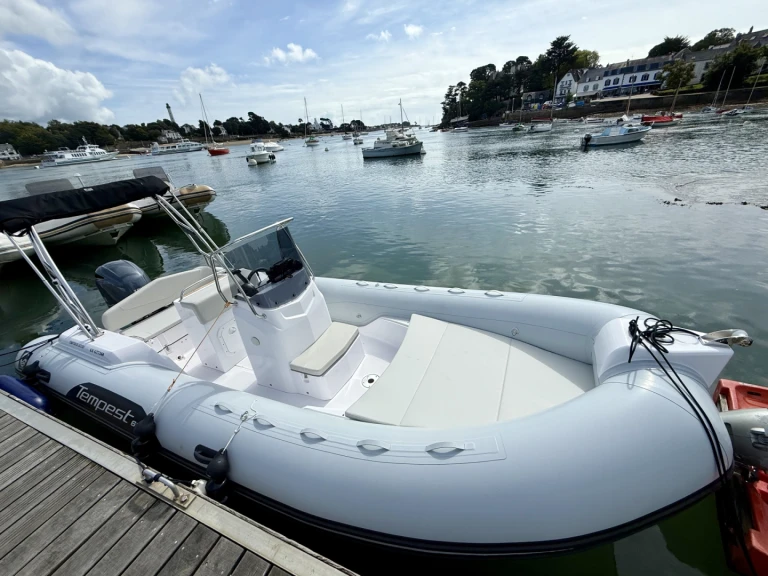 Alquiler Combrit - Capelli Tempest 630 en SamBoat