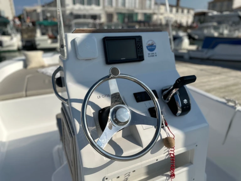 Alquiler de barcos Port de La Flotte barato de SEAWEED 675