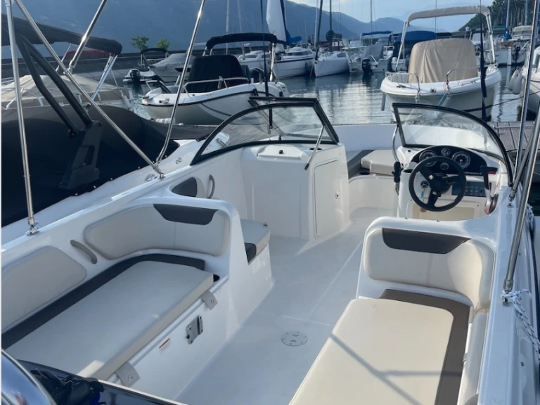 Alquiler de embarcaciones Bayliner Element E7 enAix-les-Bains en Samboat