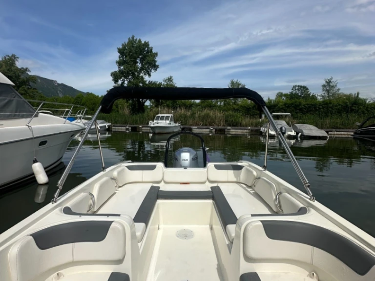 Bayliner Element E7 de alquiler a Viviers-du-Lac