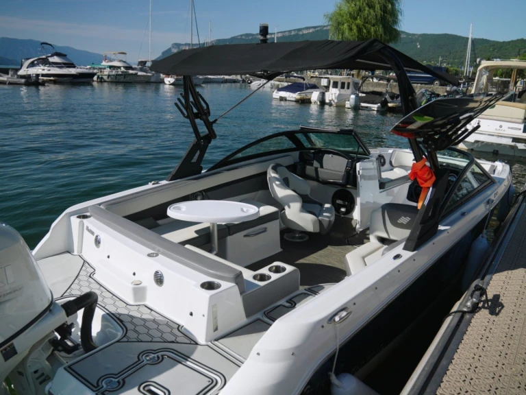 Four Winns HD 200 OB de alquiler a Aix-les-Bains